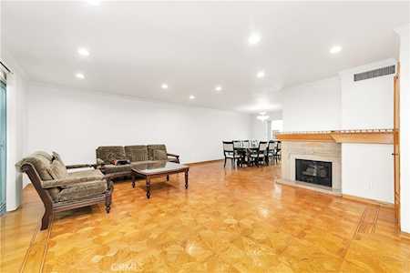 8007 Via Verona Burbank, CA 91504