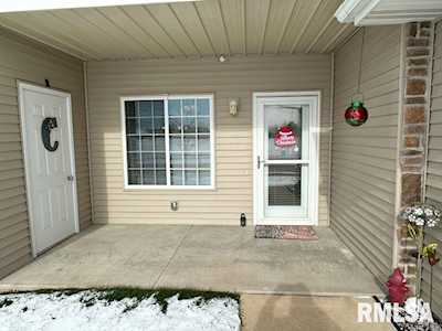 320 E Franklin St Eldridge, IA 52748