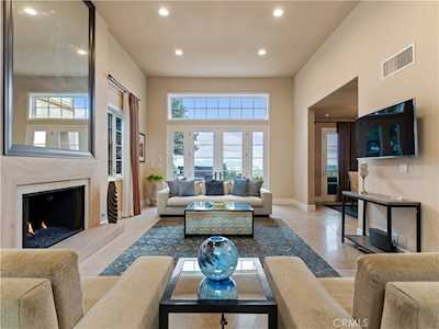 2132 Ari Ln Los Angeles, CA 90049