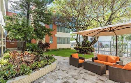 10210 Collins Ave #306 Bal Harbour, FL 33154