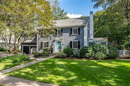 106 Bristol Rd Wellesley, MA 02482
