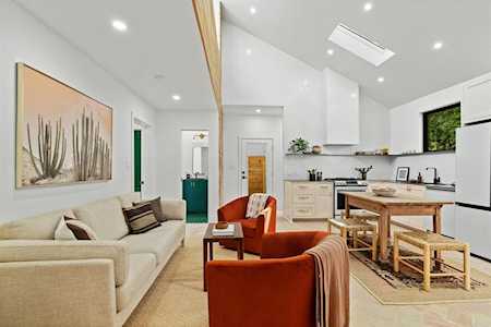2810 E 3rd ST #2 Austin, TX 78702