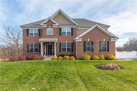 66 Luthien Forrest Rd Rock Tavern, NY 12575