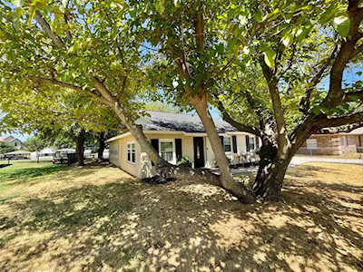 1712 Richard Court Granbury, TX 76049