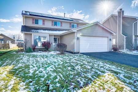 1721 Cumberland Rd Aurora, IL 60504
