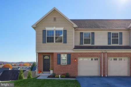 425 Hillside Dr Mountville, PA 17554
