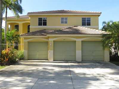 841 Lavender Cir Weston, FL 33327