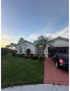 6270 Swans Ter Coconut Creek, FL 33073