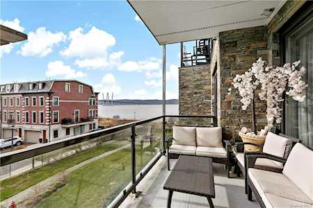 16 Rivers Edge Dr #304 Tarrytown, NY 10591