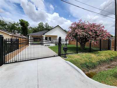 760 Paul Quinn St Houston, TX 77091