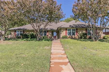 1109 Clear View Drive Bedford, TX 76021