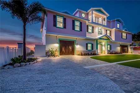 2802 Avenue E Holmes Beach, FL 34217