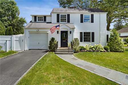 70 Longvale Rd Bronxville, NY 10708
