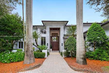 4891 SW 74th Ter Miami, FL 33143
