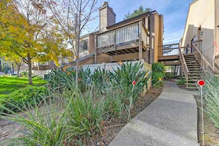512 Woodside Oaks #8 Sacramento, CA 95825