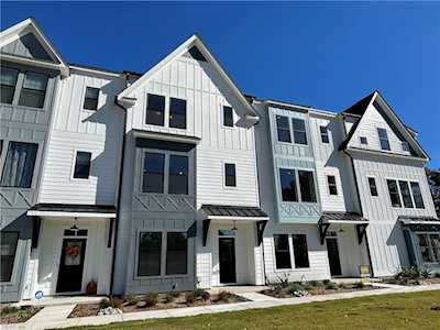 906 Bernard Ln Chesapeake, VA 23322