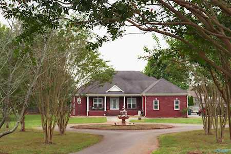 719 Beth Road New Market, AL 35761