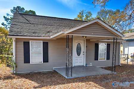1611 SE Grant Street Decatur, AL 35601