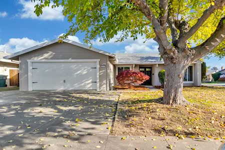 2879 Hyannis Way Sacramento, CA 95827