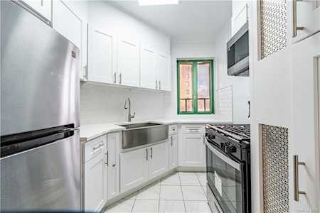 2059 Saint Raymond Ave #6E Bronx, NY 10462