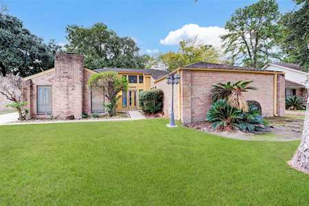 14915 Shady Bend Dr Houston, TX 77070