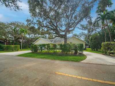 836 Hibiscus Ln Vero Beach, FL 32963