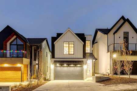 1122 Bellevue Ave SE Calgary, AB T2G 4L1