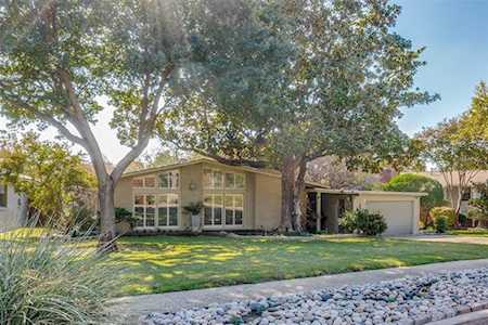8818 Stanwood Drive Dallas, TX 75228
