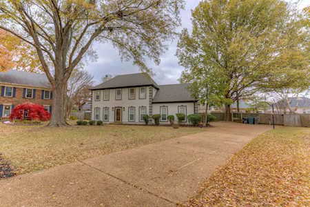 890 Wood Shadows Ln Memphis, TN 38018