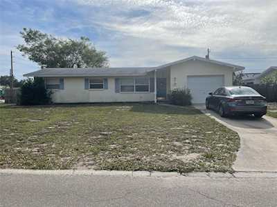 13702 Martinique Dr Seminole, FL 33776