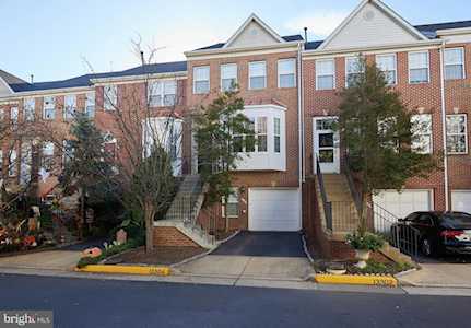 13304 Zachary Taylor Circle Herndon, VA 20171