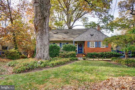 3120 Shadeland Dr Falls Church, VA 22044