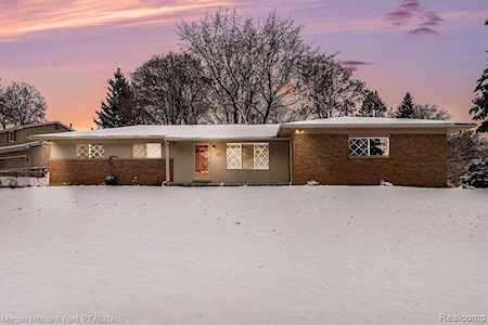 6133 Paramus Clarkston, MI 48346