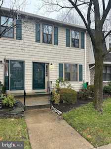 933 Kings Croft Cherry Hill, NJ 08034