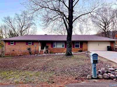 144 Newcomb Road Owens Cross Roads, AL 35763