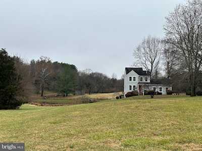 10637 Crest Hill Rd Marshall, VA 20115