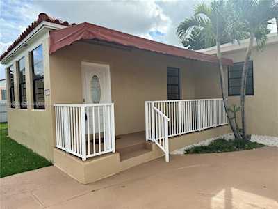 550 SE 2nd St Hialeah, FL 33010