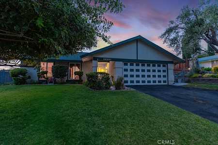 30341 Honeysuckle Hill Dr Canyon Country, CA 91387