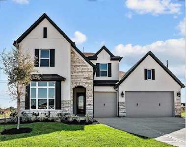 1747 South Pointe Dr Friendswood, TX 77546