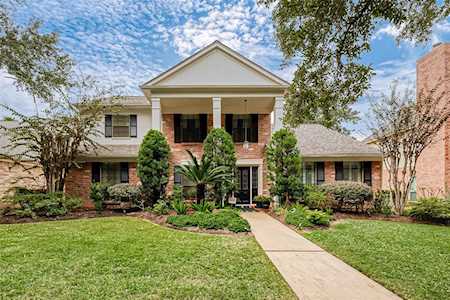 1935 S Cheyenne River Circle Sugar Land, TX 77478