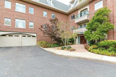630 Hammond St #205 Brookline, MA 02467