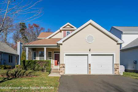 4 Lilac Ln Ocean Twp, NJ 07712