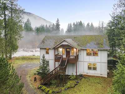 65151 E Riverside DR Brightwood, OR 97011