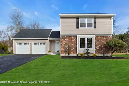 46 Alexandria Dr Manalapan, NJ 07726