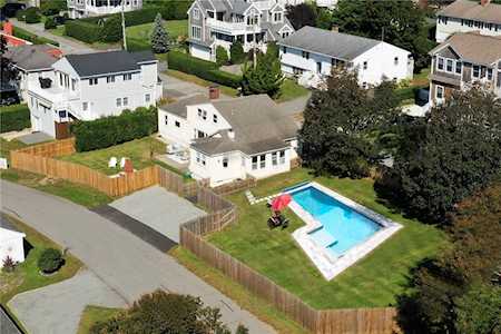 2 Stimpson St Middletown, RI 02842