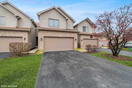 126 Fawn Ln Elgin, IL 60120