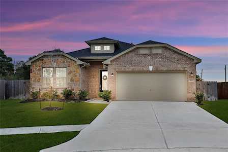 102 Hollow Terrace Ct Tomball, TX 77375