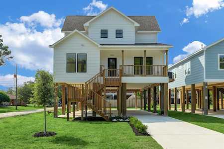 1001 Staples Seabrook, TX 77586