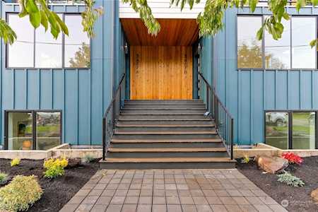 3437 B 33rd Ave W Seattle, WA 98199
