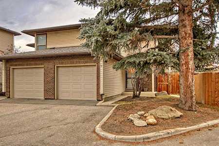 11333 30 St SW #32 Calgary, AB T2W 3Z6